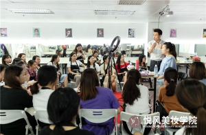 厦门口碑好的化妆学校要怎么去识别呢？