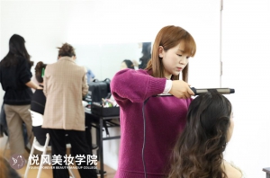 厦门化妆学校，一般收费是多少？