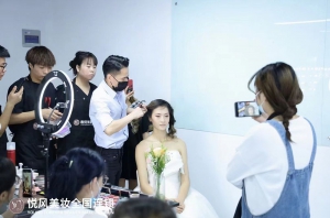 初中毕业可以学化妆吗？如何学化妆？