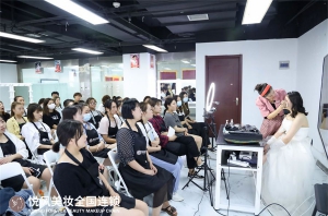厦门学化妆，不妨从这几方面找化妆学校！