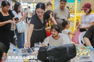 “学化妆后，朋友都说我像换了一张脸！”