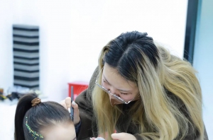 为什么孩子学美妆选悦风？家长关心的答案在这里！