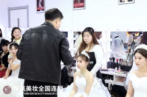 为什么那么多人选择悦风美妆学院学化妆？
