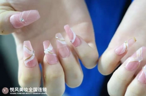 想学化妆、美甲美睫就到悦风美妆学院！